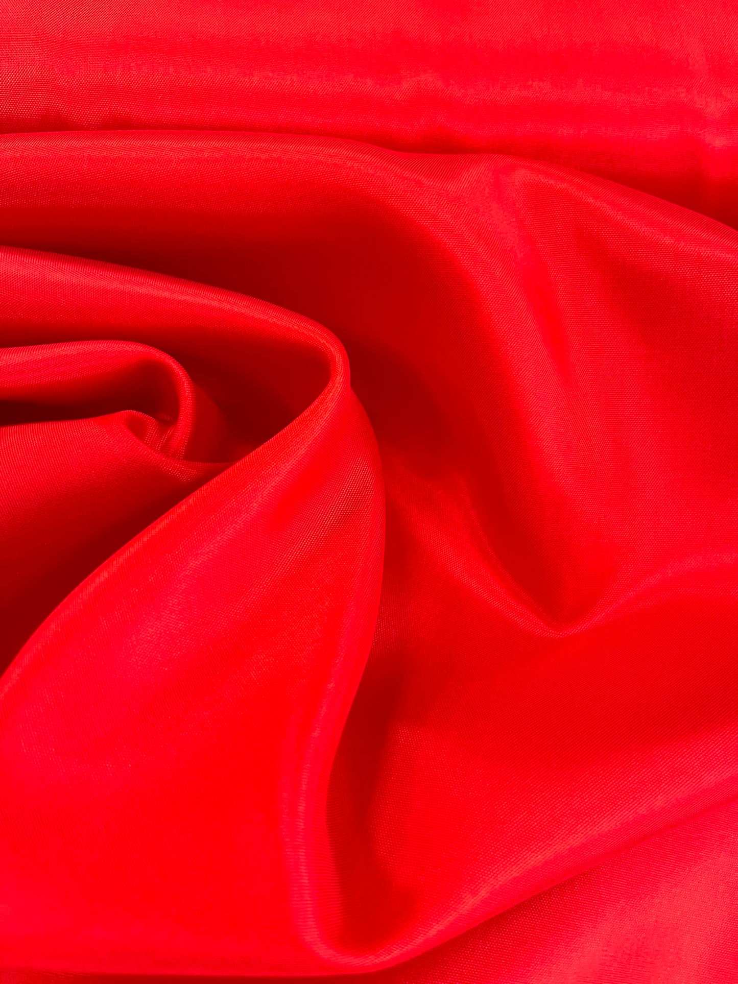 Forro rojo acetato - detalle caída y brillo