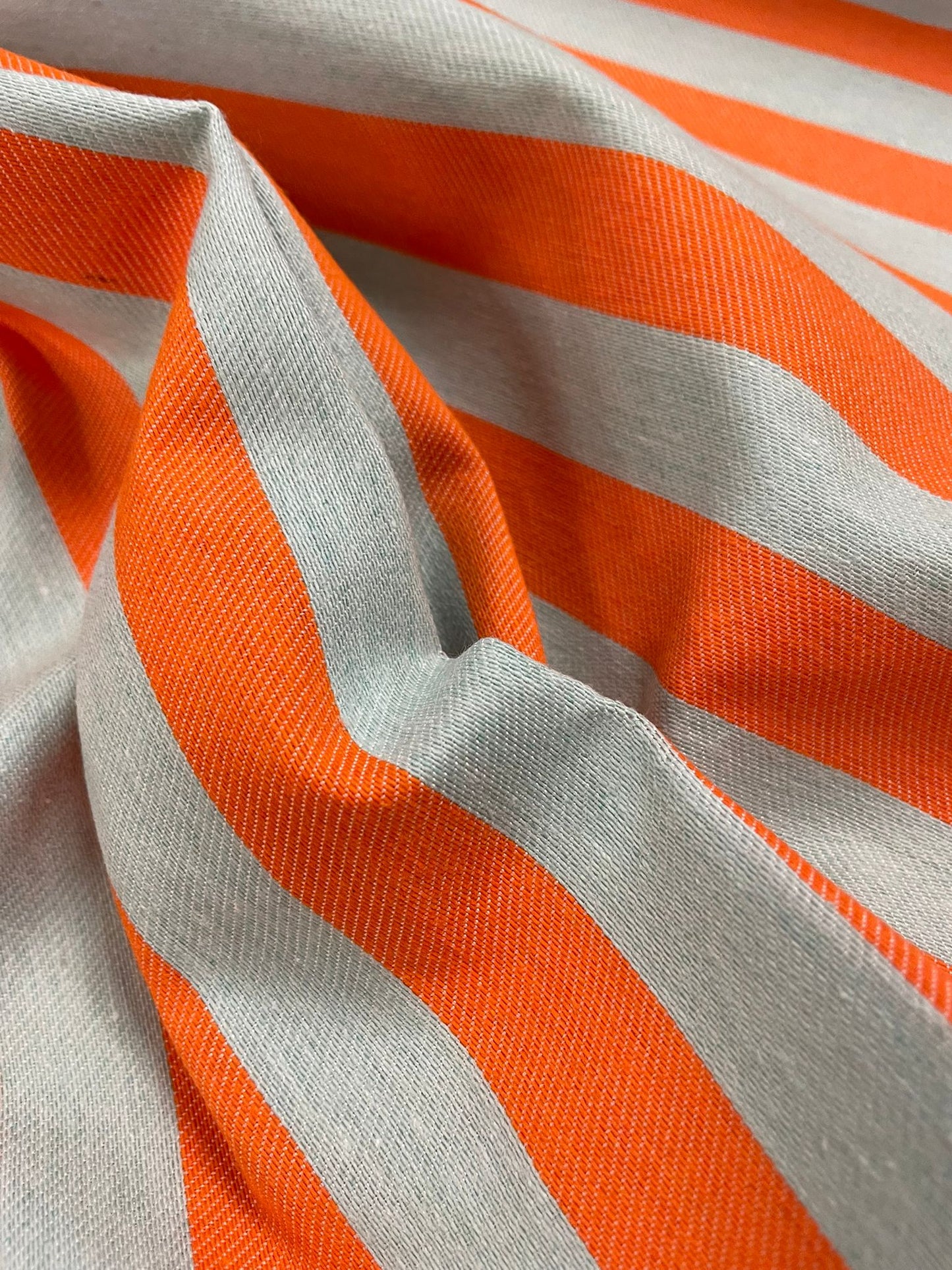 Sarga rayas naranja-gris