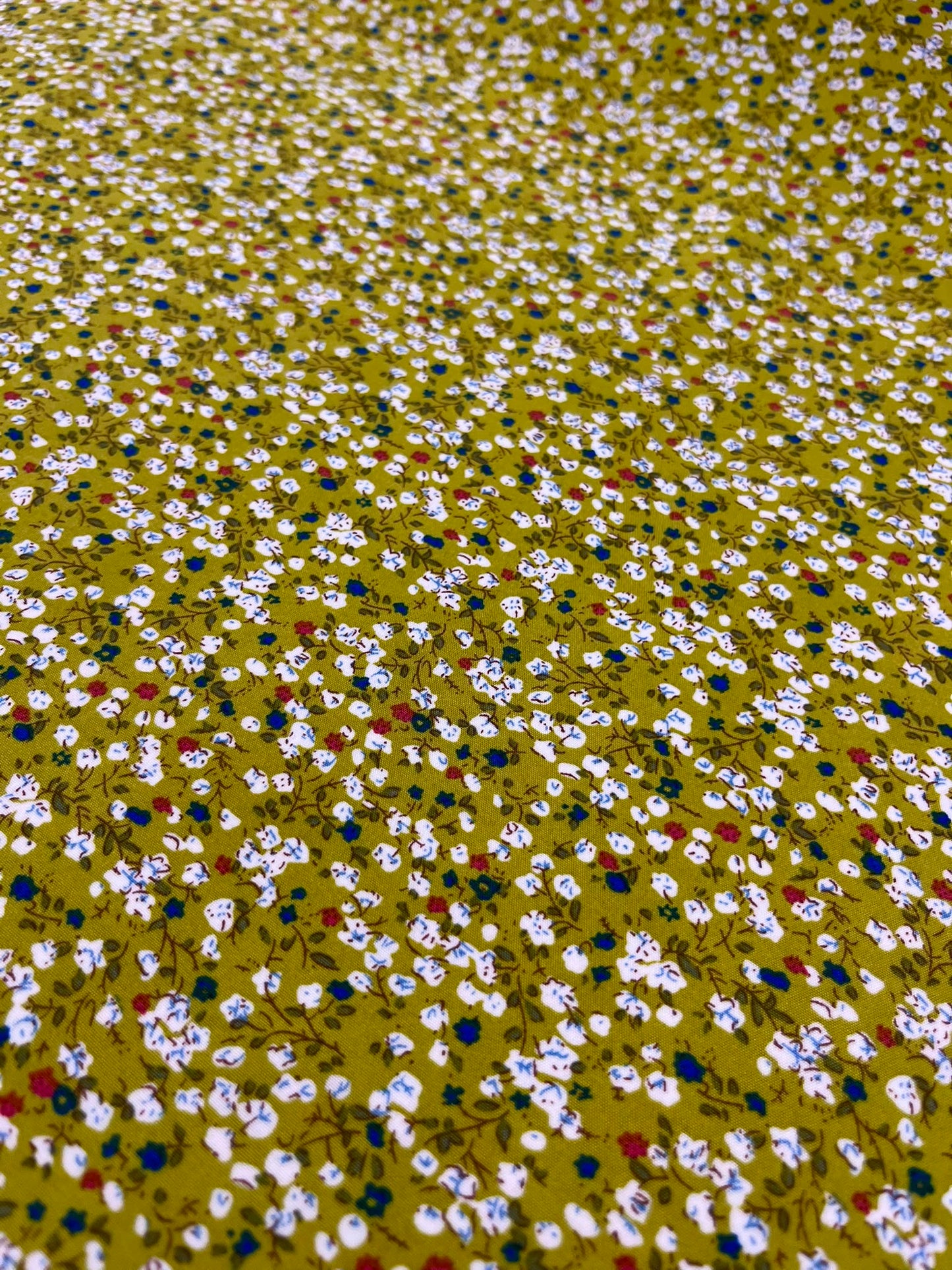 Viscosa Flor Fondo Verde