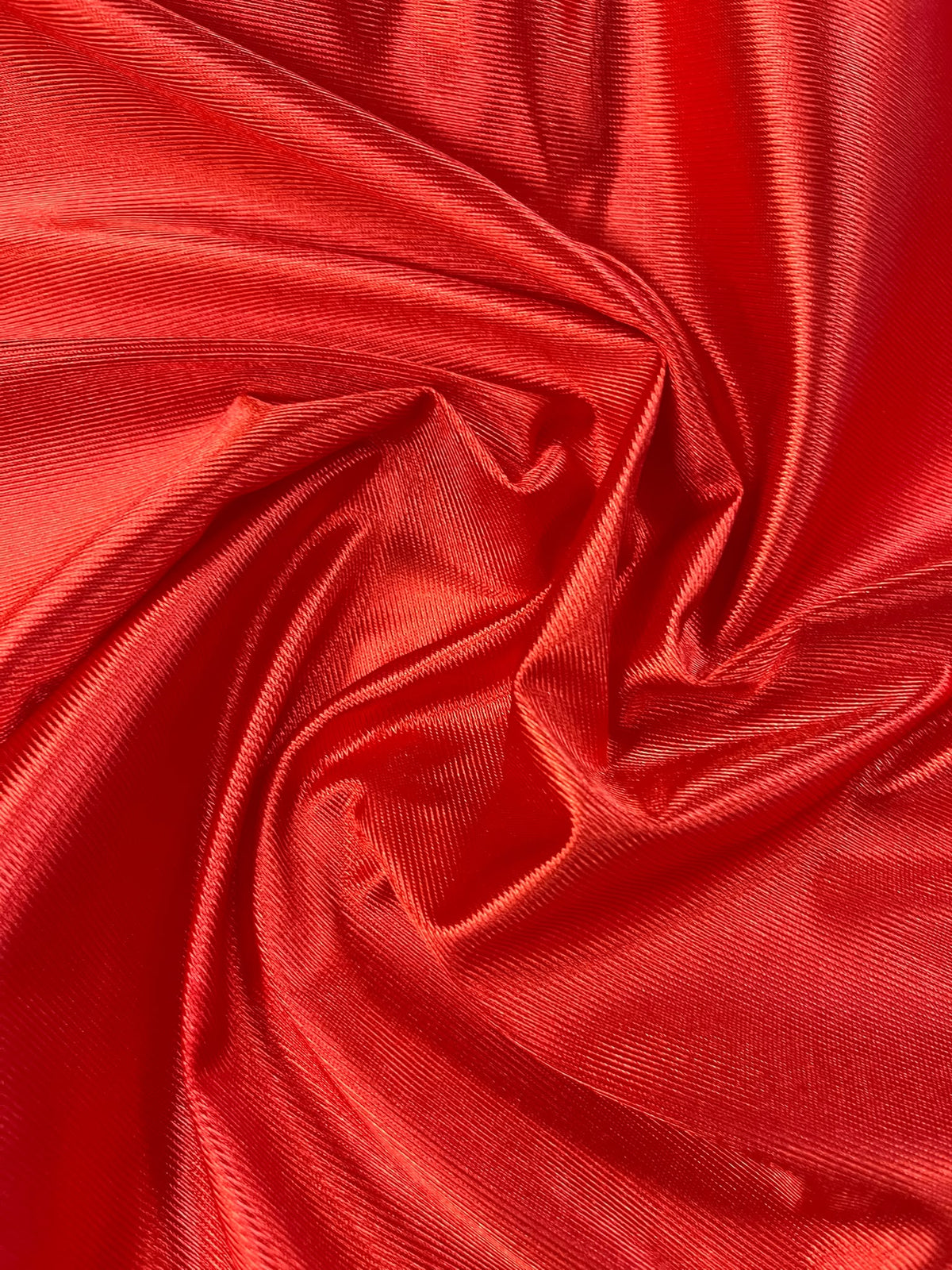 Rasete Rojo - brillo satinado y caída fluida del tejido