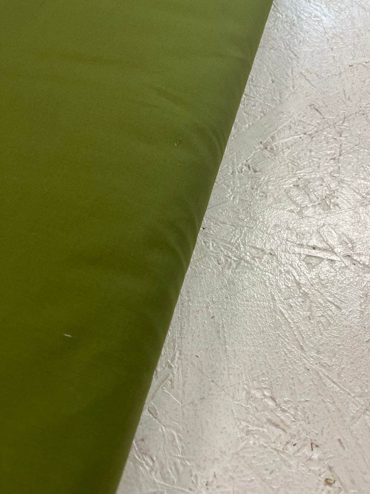 Popelín verde caqui - detalle orillo