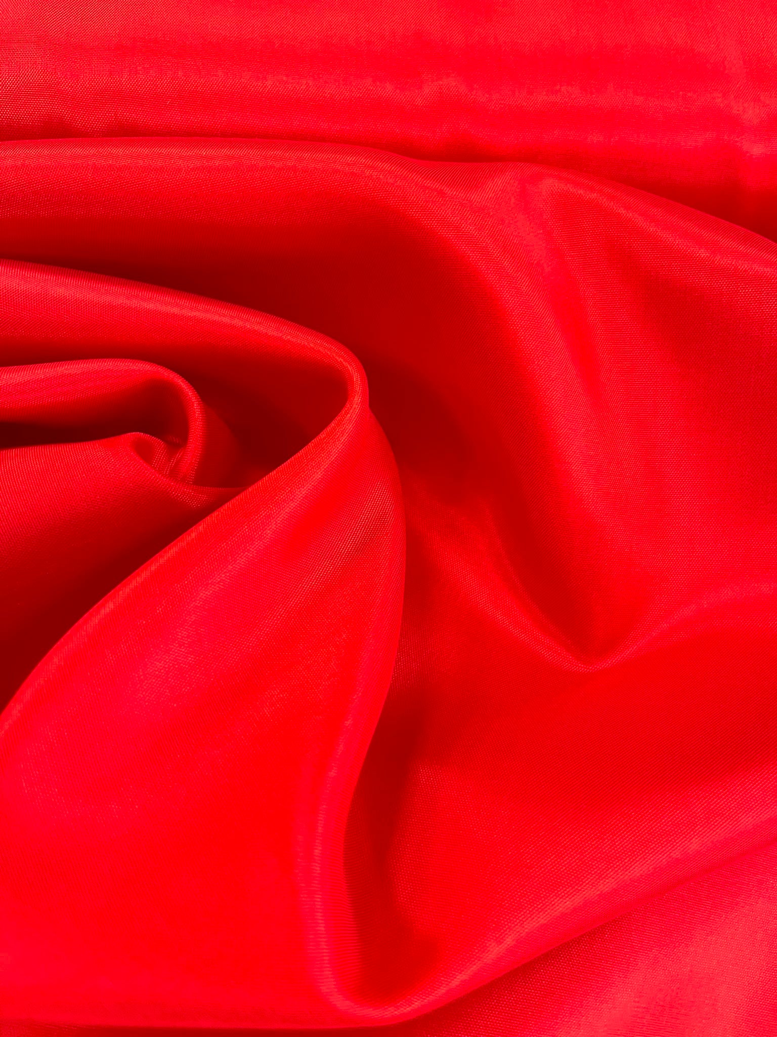 Forro rojo acetato - detalle caída y brillo