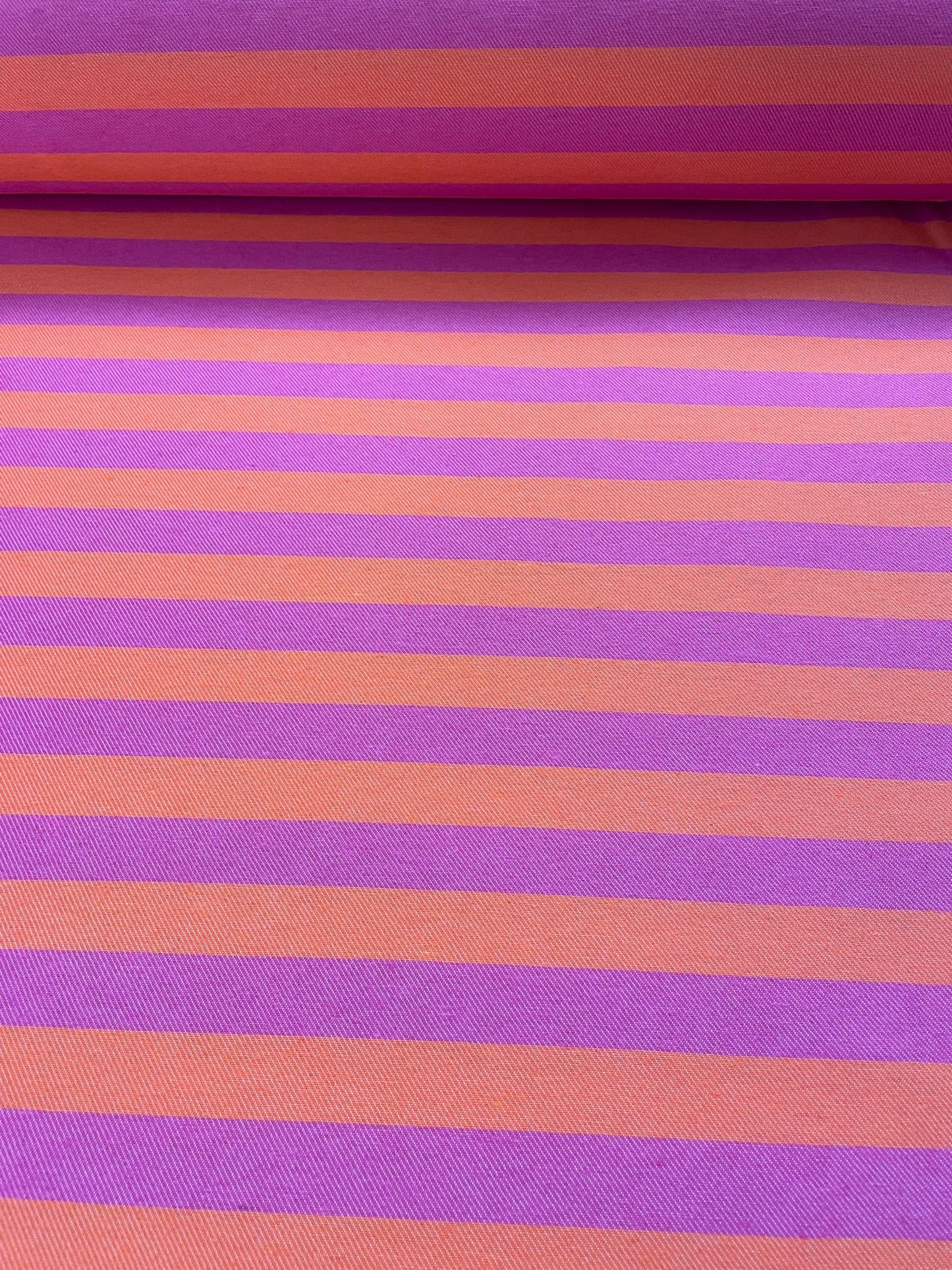 Sarga rayas fucsia-naranja