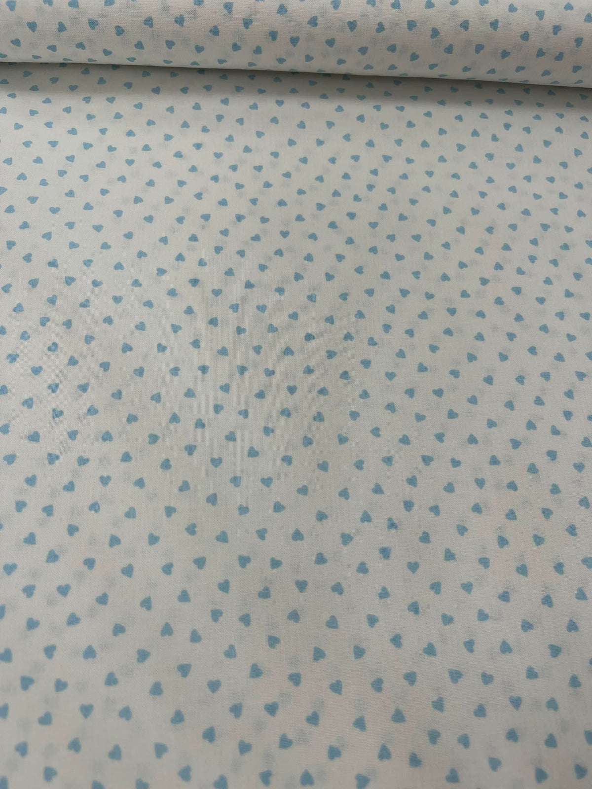 Algodón corazones celeste - rollo estampado