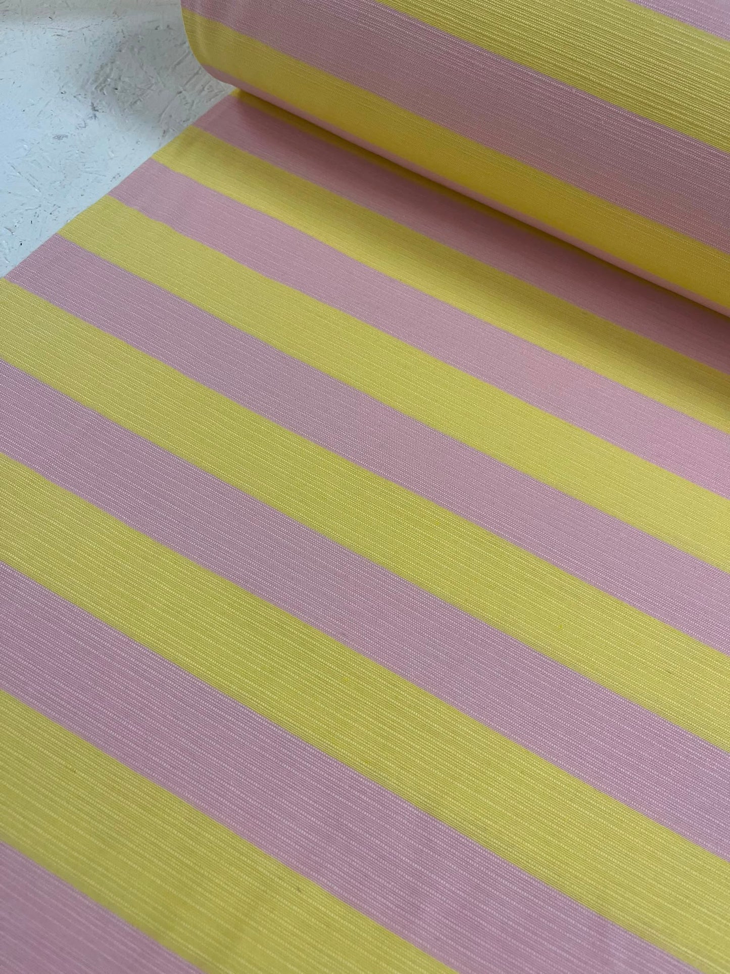 Otoman Amarillo Fresa