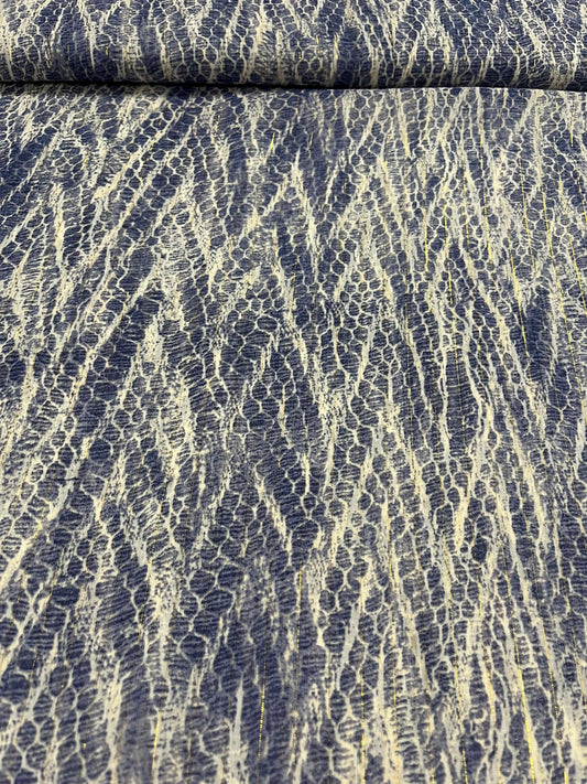 Gasa Lila Estampado Textura Dorada