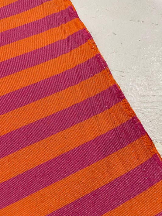 Sarga rayas fucsia-naranja