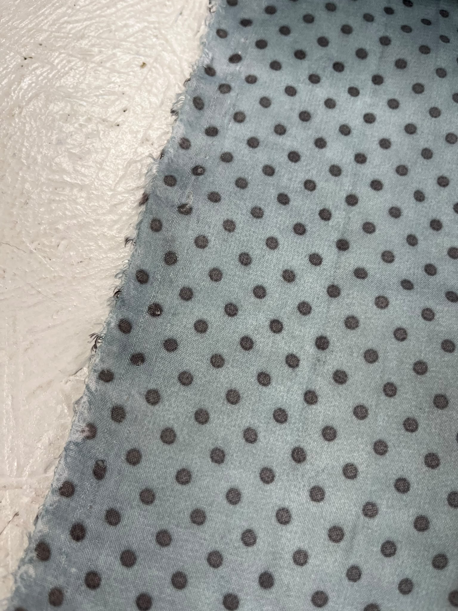Forro lunares azul celeste - orillo y textura