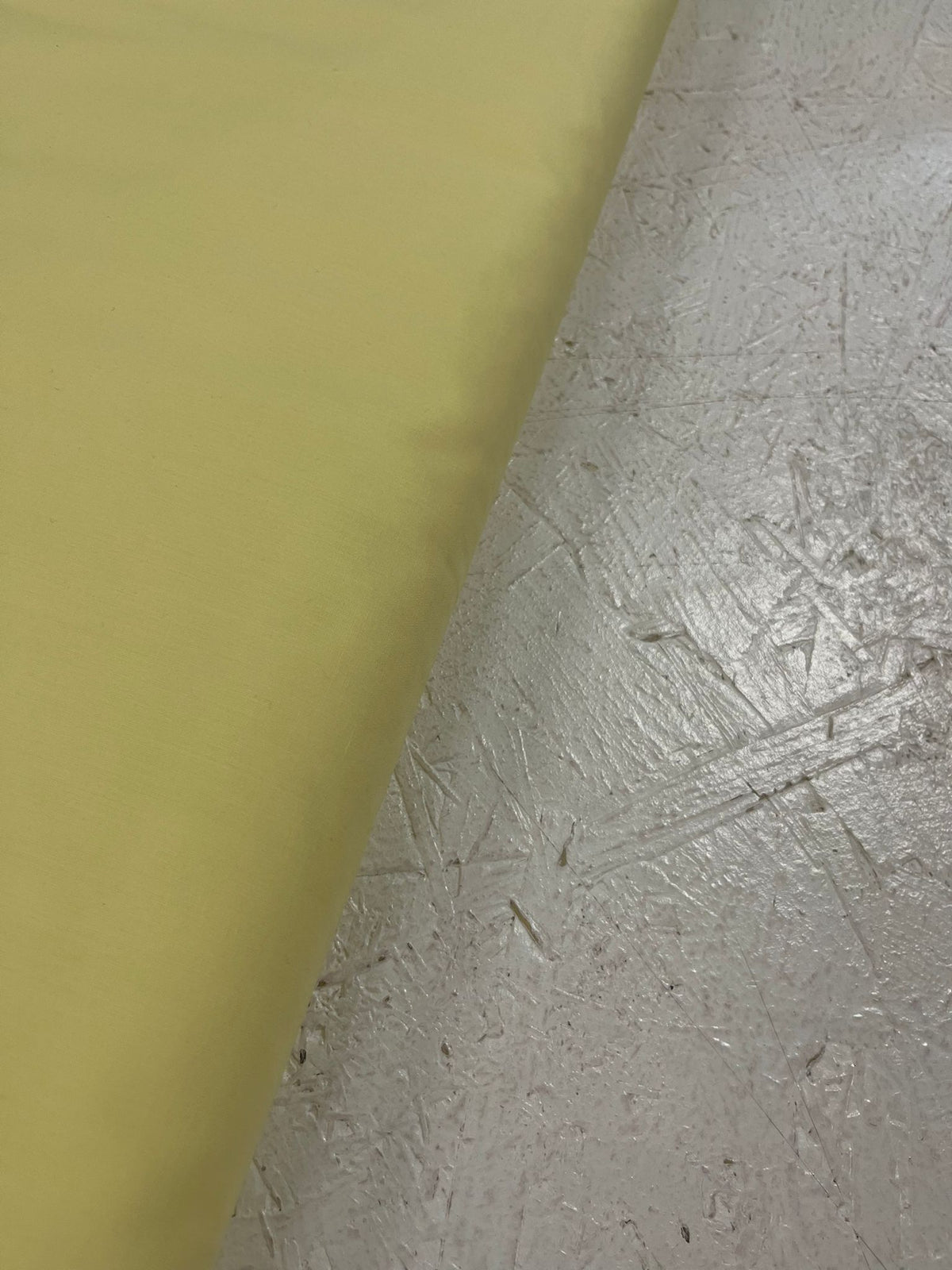 Popelín amarillo suave - detalle orillo