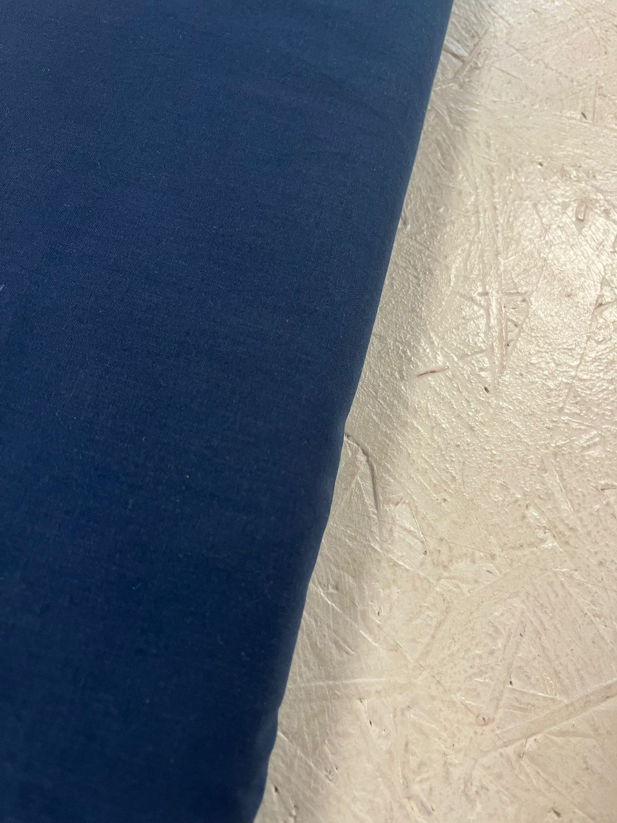 Popelín azul marino - detalle orillo