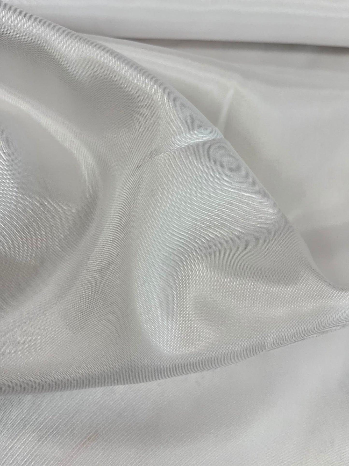 Forro blanco acetato - detalle caída y brillo nacarado