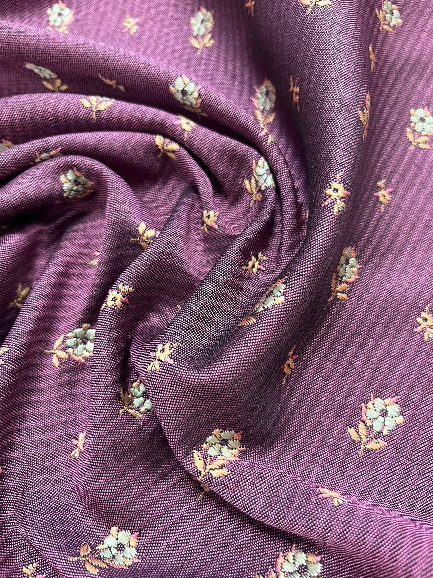 Jacquard Morado Flor - caída de la tela