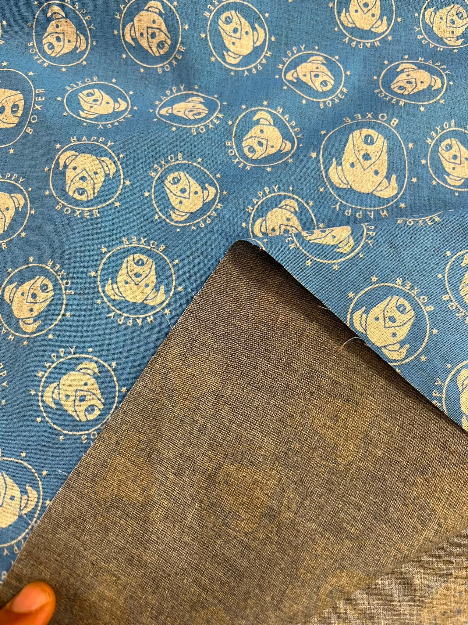 Forro estampado perros Happy Boxer - reverso gris