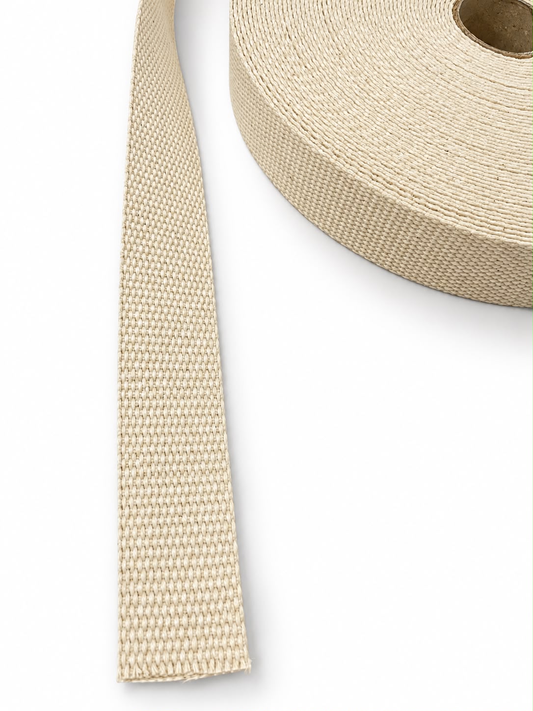 Rollo de cinta de algodón beige con textura tejida