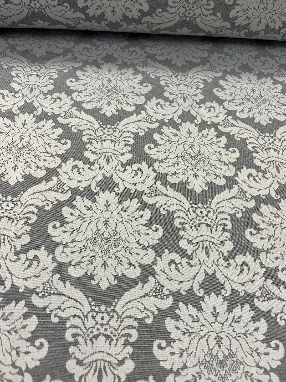 Damasco gris plata - detalle motivos barrocos