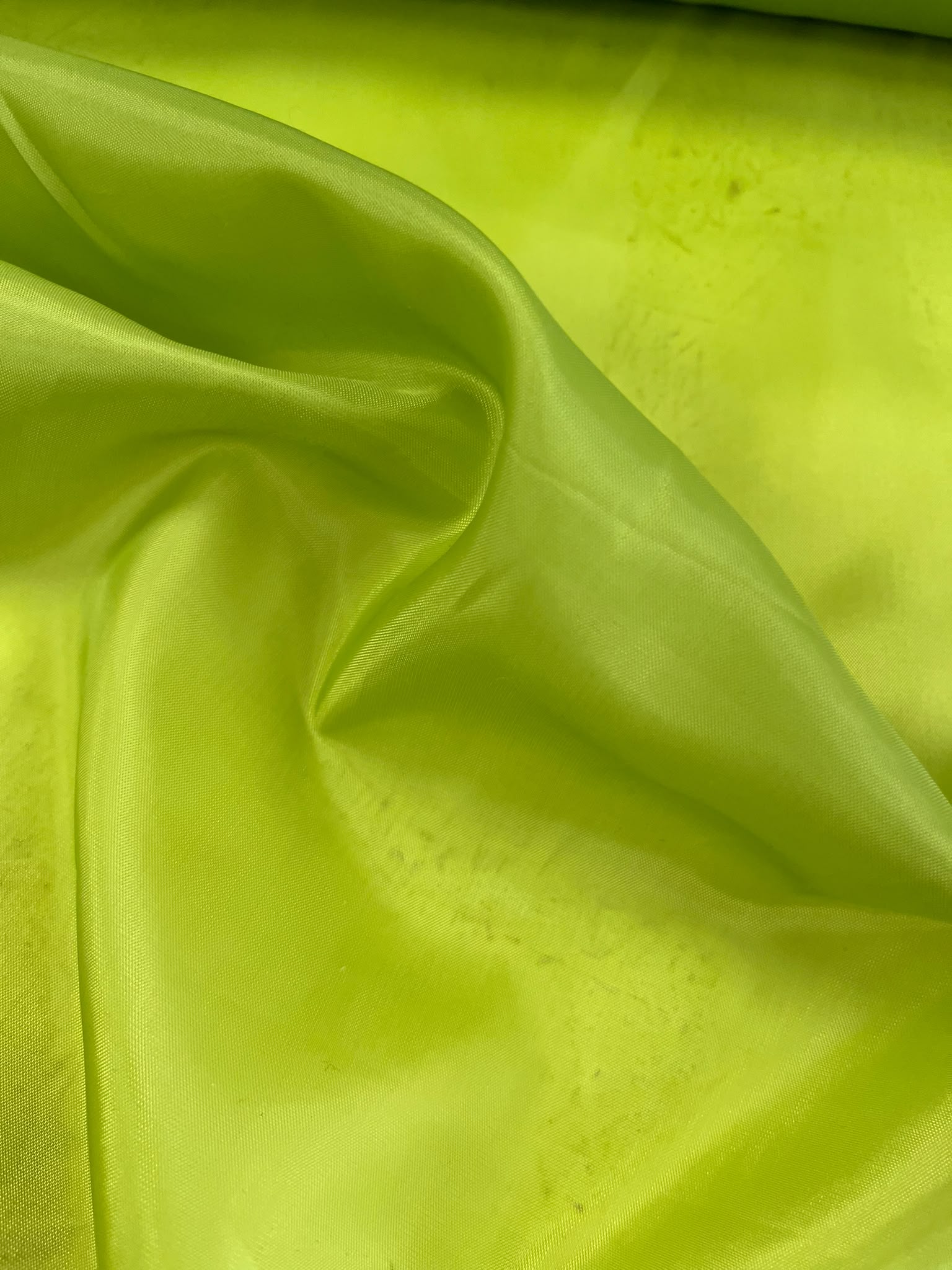 Forro verde lima acetato - detalle satinado