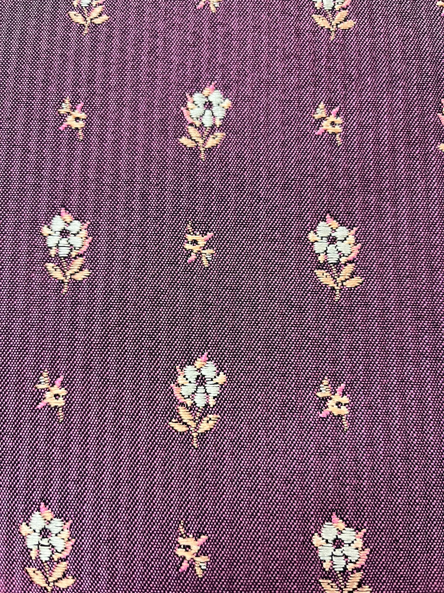 Jacquard Morado Flor - textura y detalle