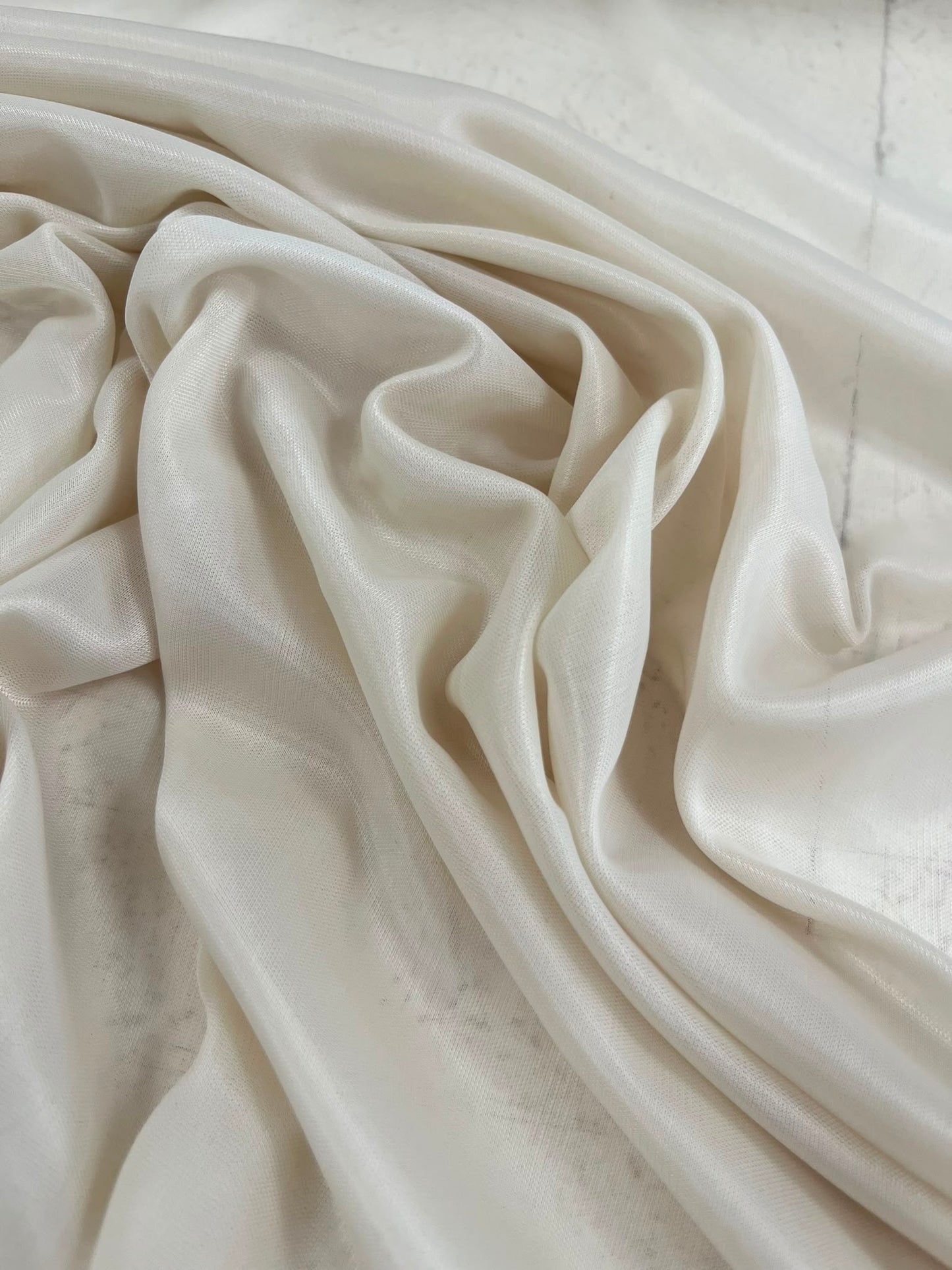 Forro elástico combinación beige - detalle caída sedosa