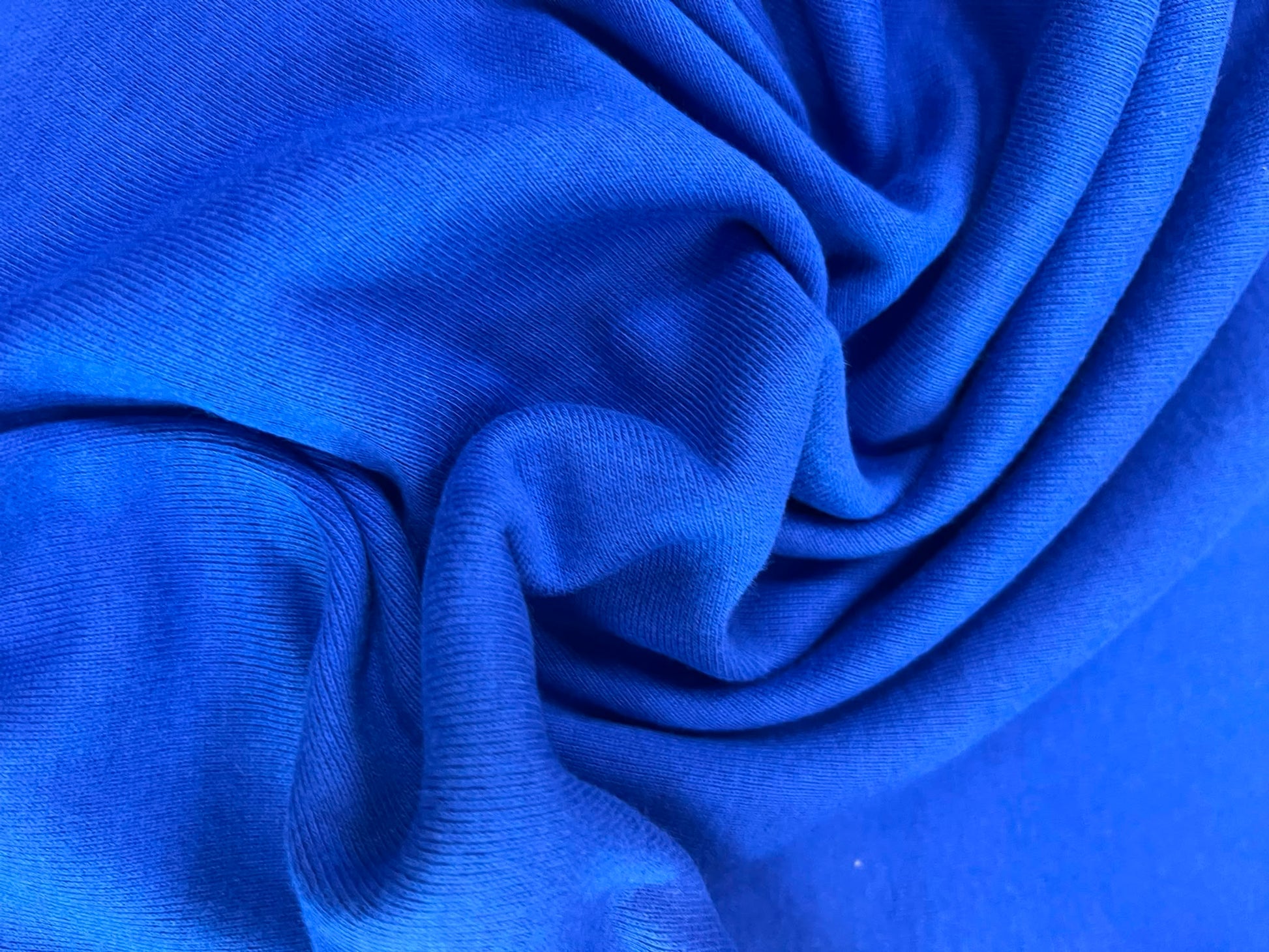 Punto tubular azul eléctrico - detalle caída y textura canalé