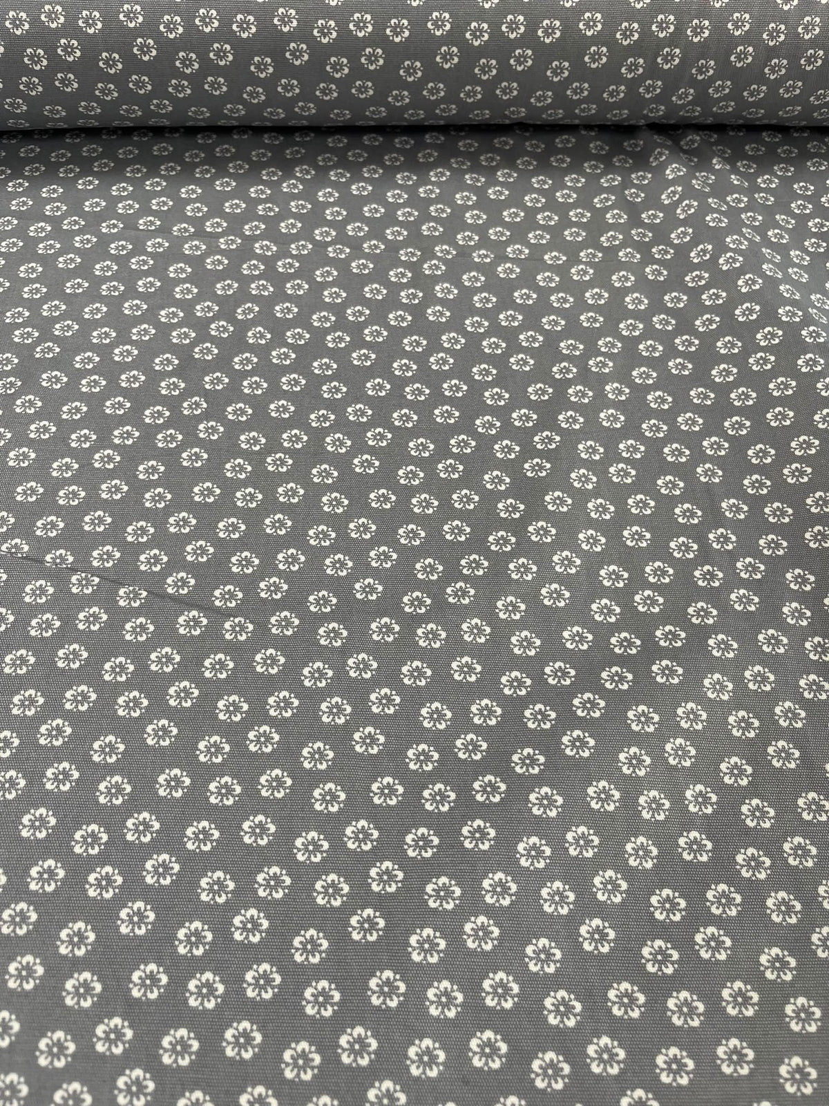Algodón flores gris - detalle rollo y estampado completo