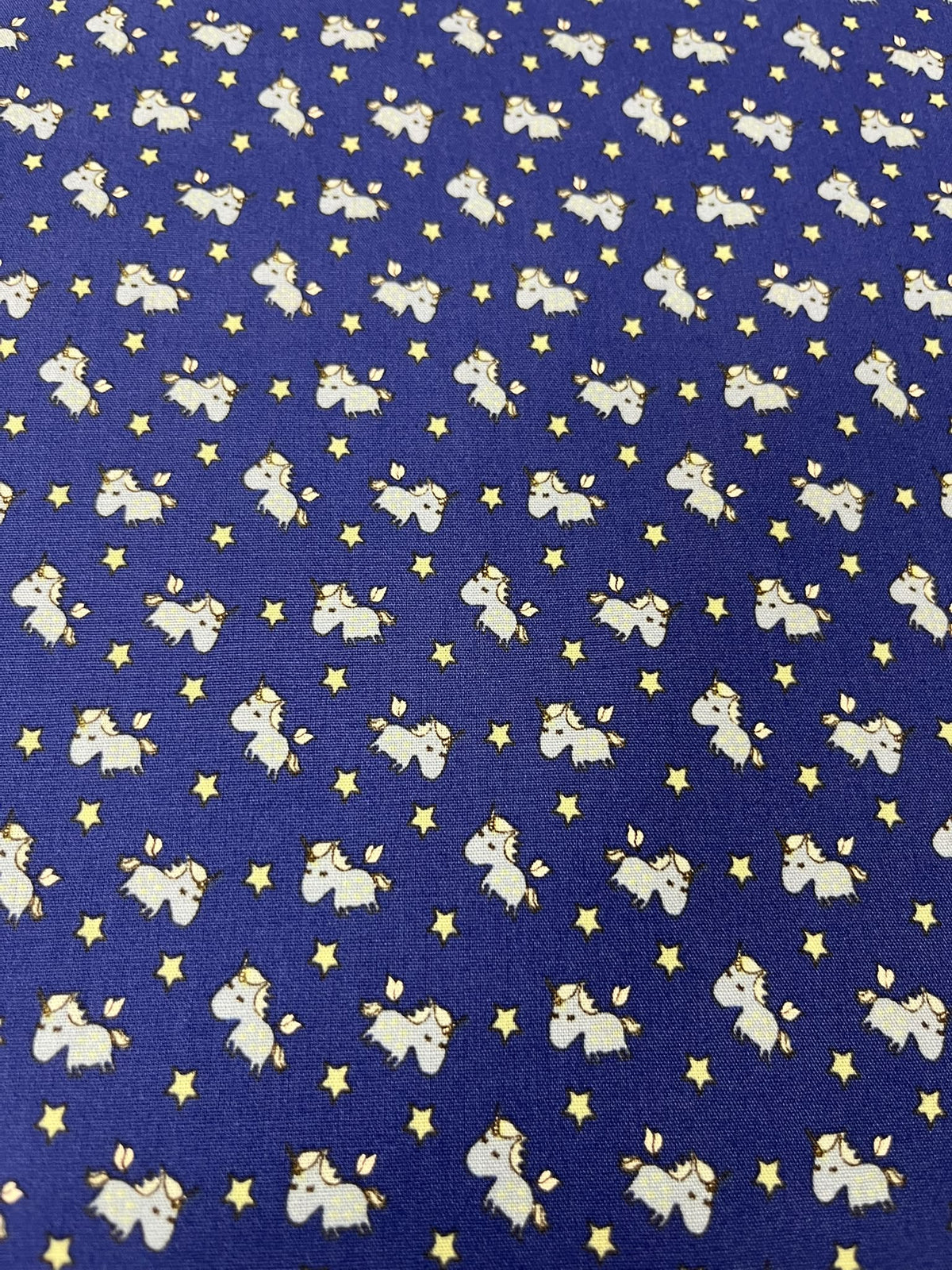 Algodón Unicornios Blancos Azul - detalle estampado completo