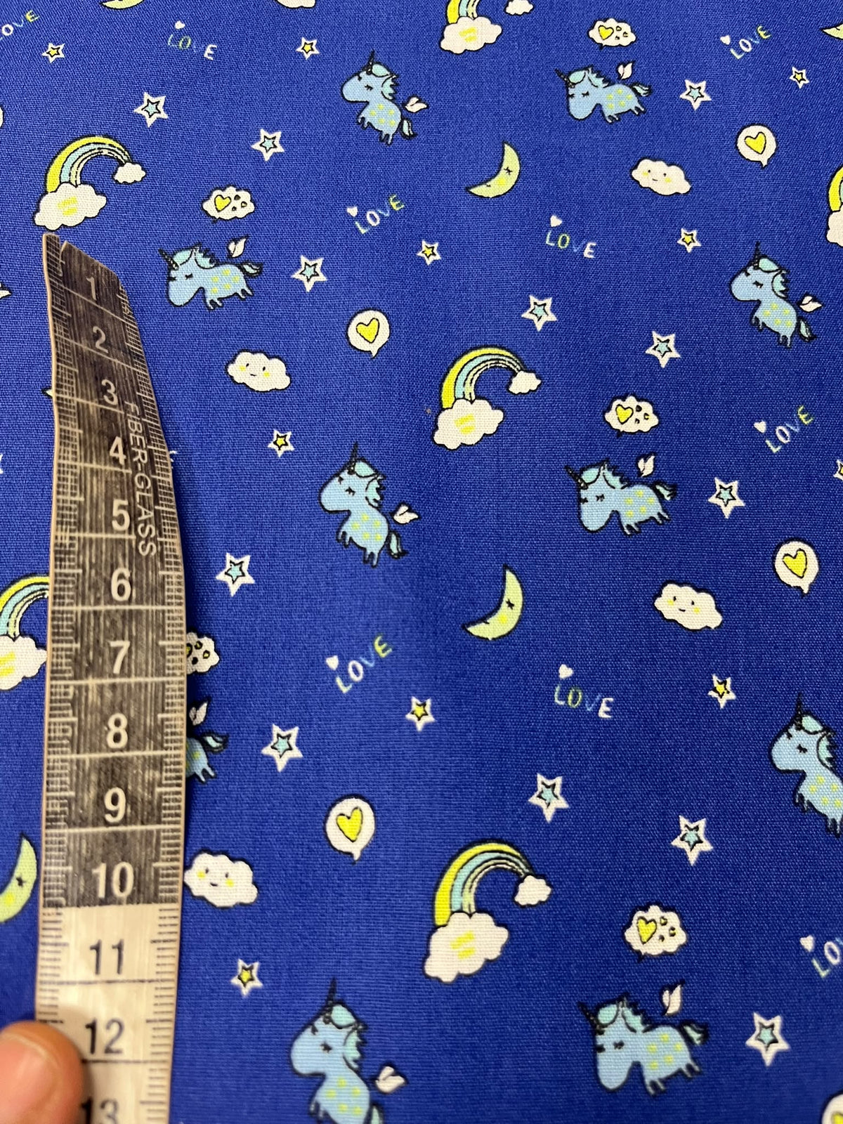 Algodón Unicornios y Arcoíris Azul - detalle estampado completo