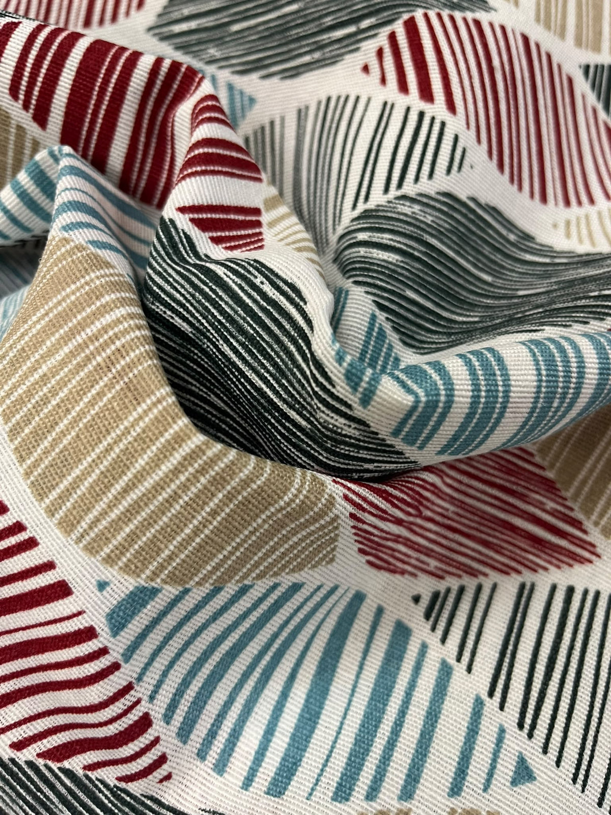 Loneta estampado formas geométricas - detalle caída