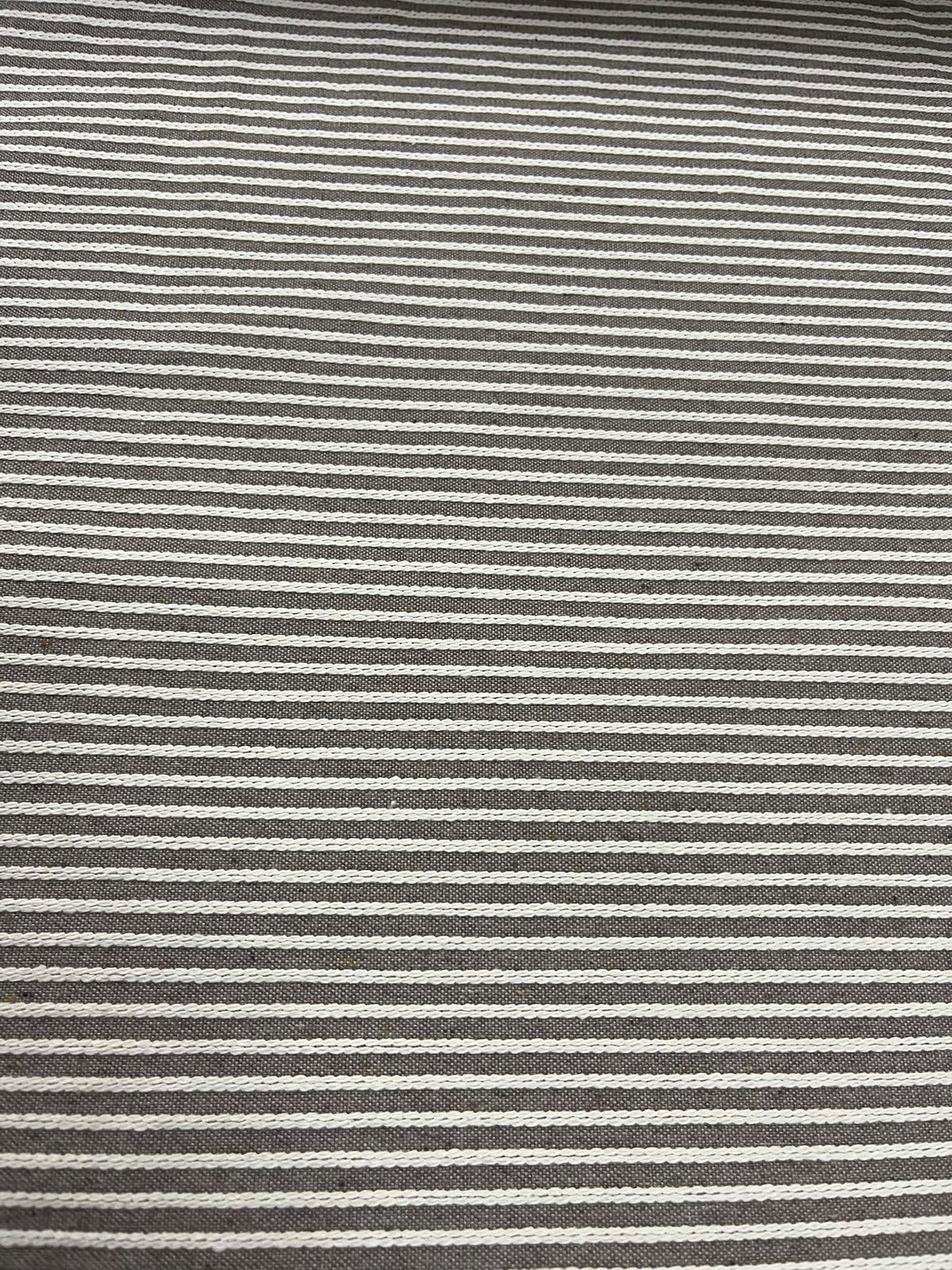 Loneta de raya tejida mediana gris extendida