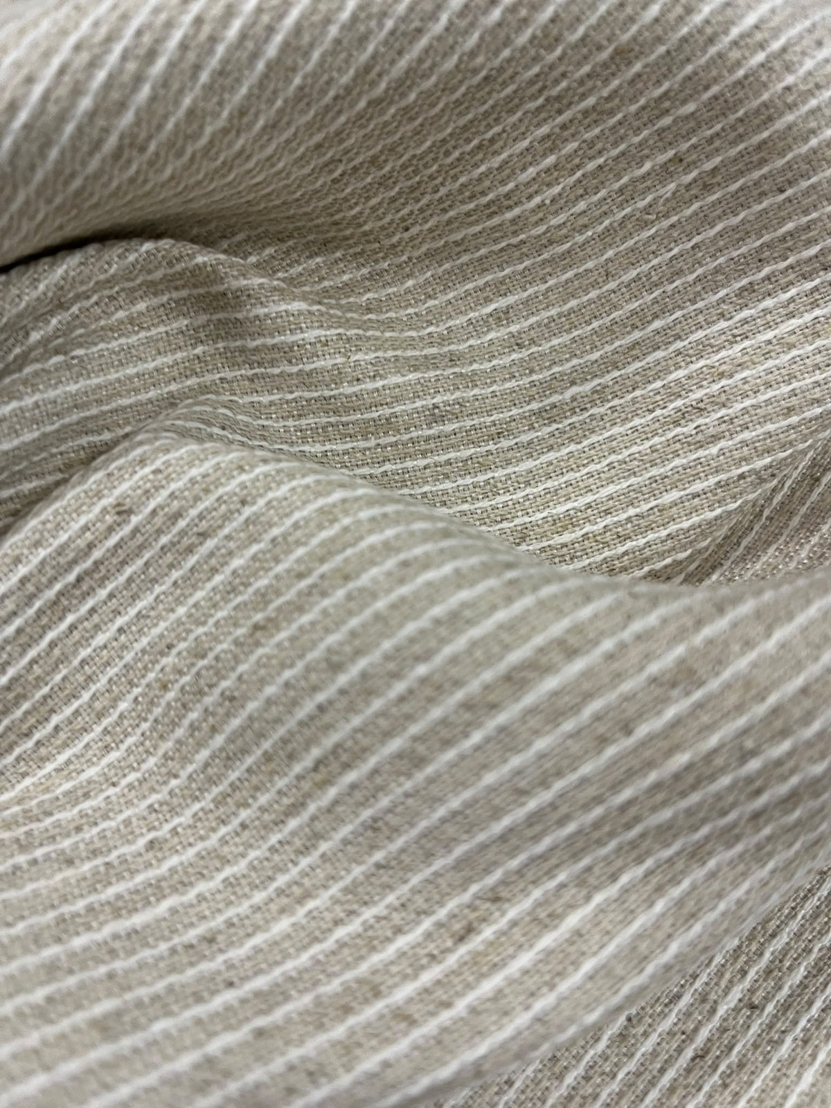 Detalle de loneta beige con rayitas tejidas finas