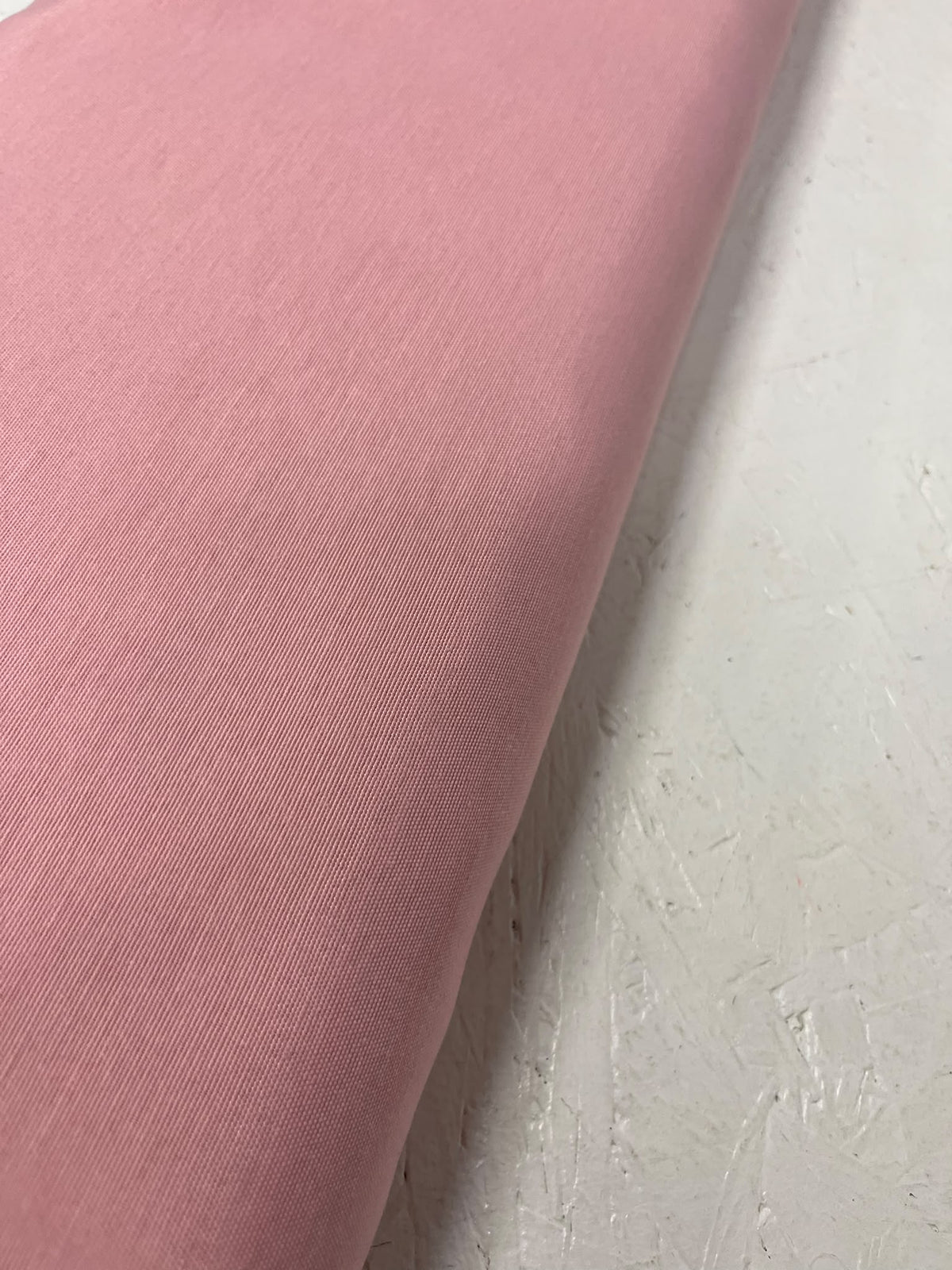 Tela de loneta rosa lisa con detalle de la trama