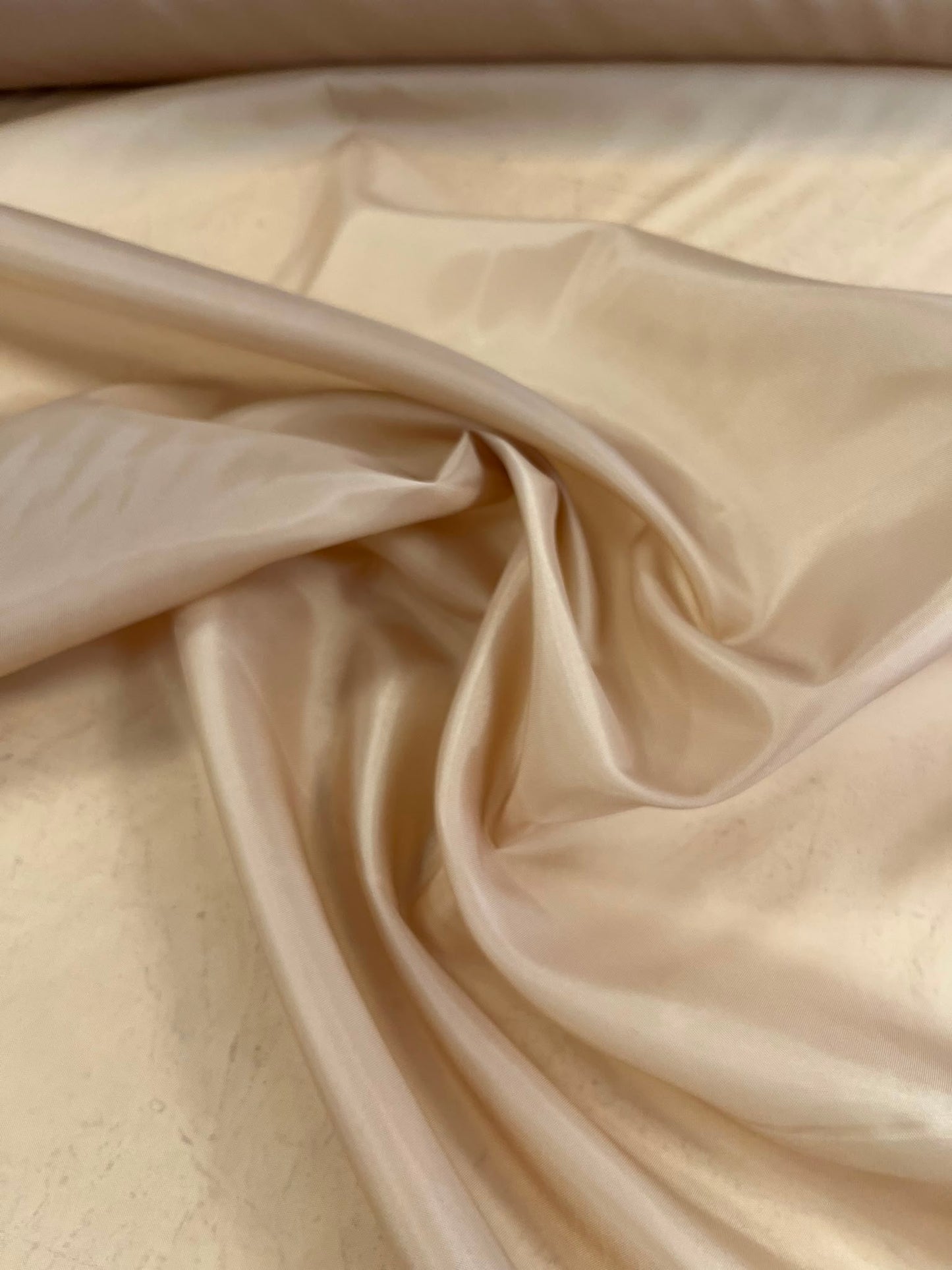 Forro camel acetato - detalle caída satinada