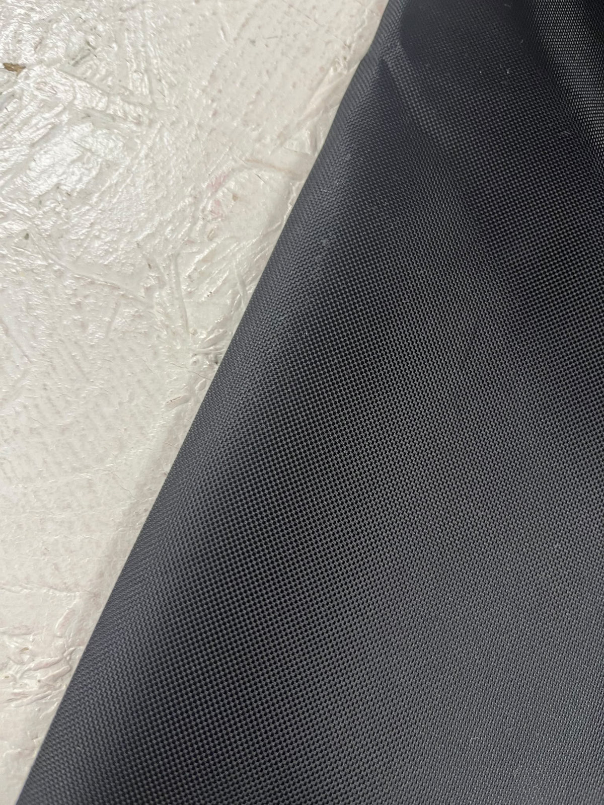 Impermeable negro - detalle textura oxford