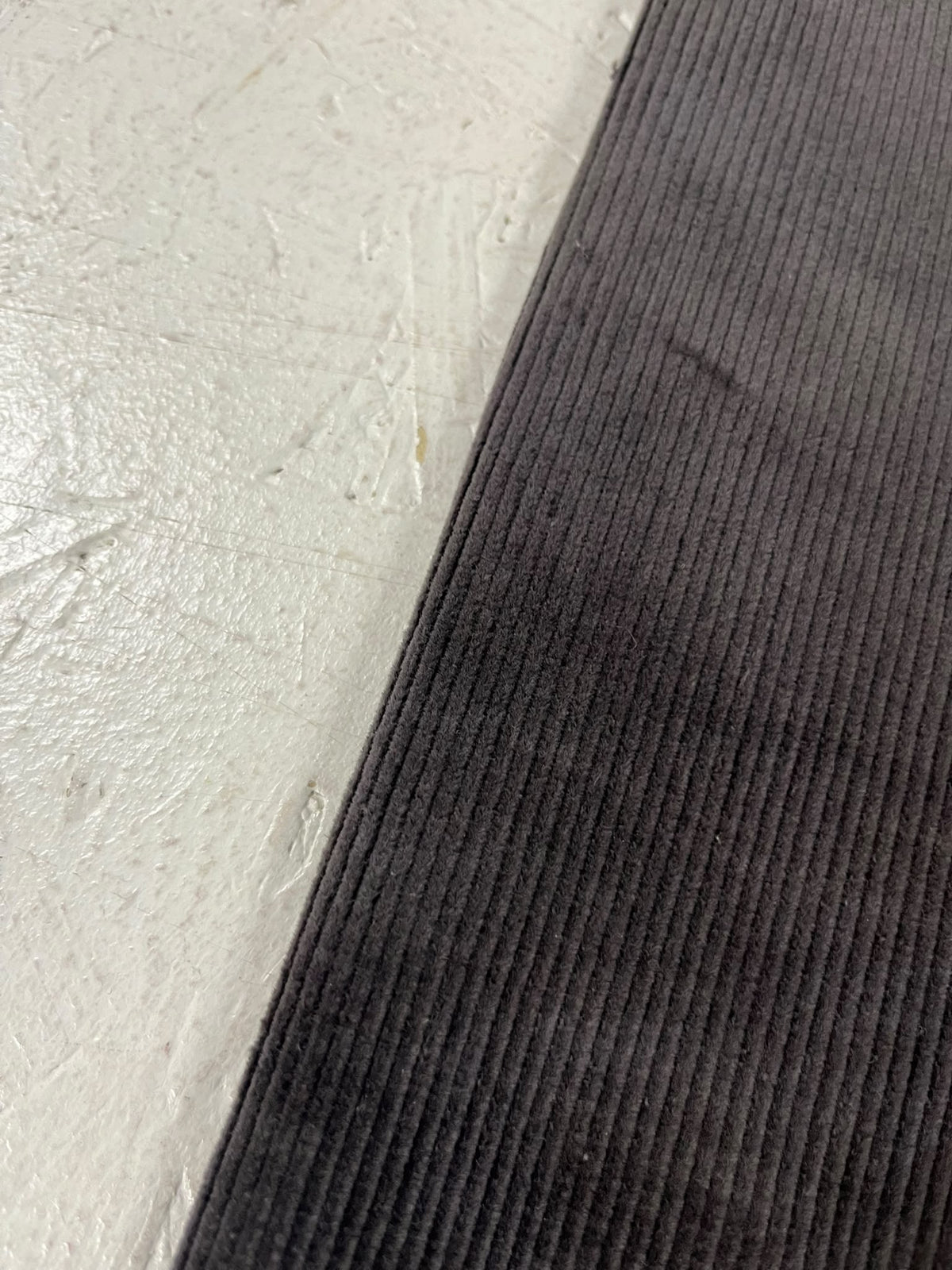 Pana gris oscuro - detalle orillo