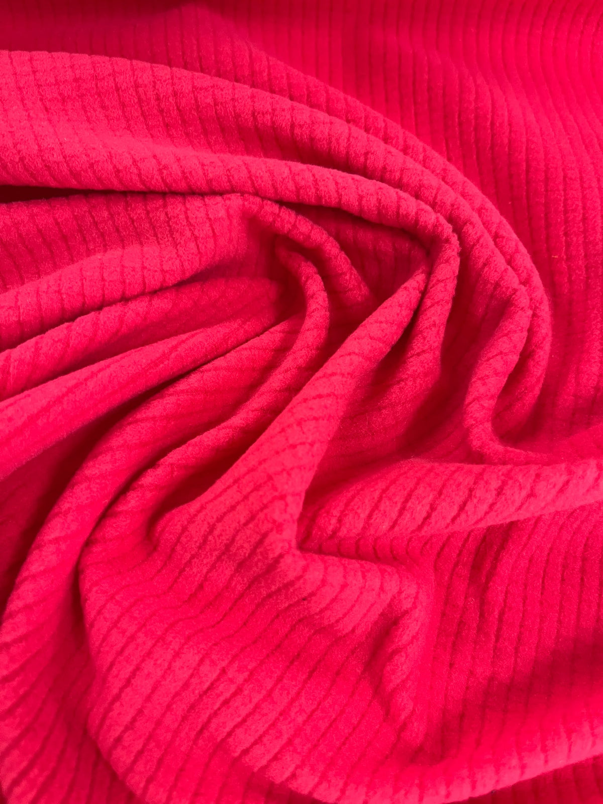 Forro Polar Fucsia - detalle canto y grosor del tejido