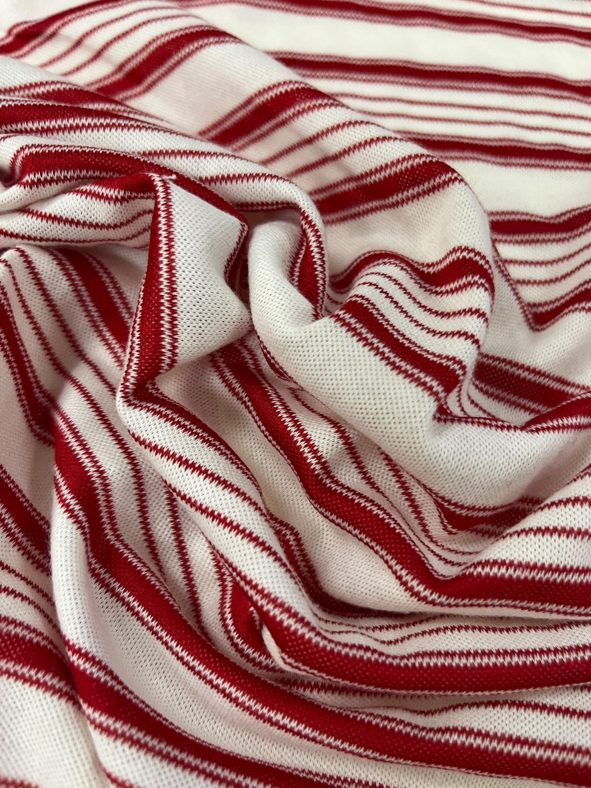 Punto Rayas Rojo y Blanco - detalle textura en relieve