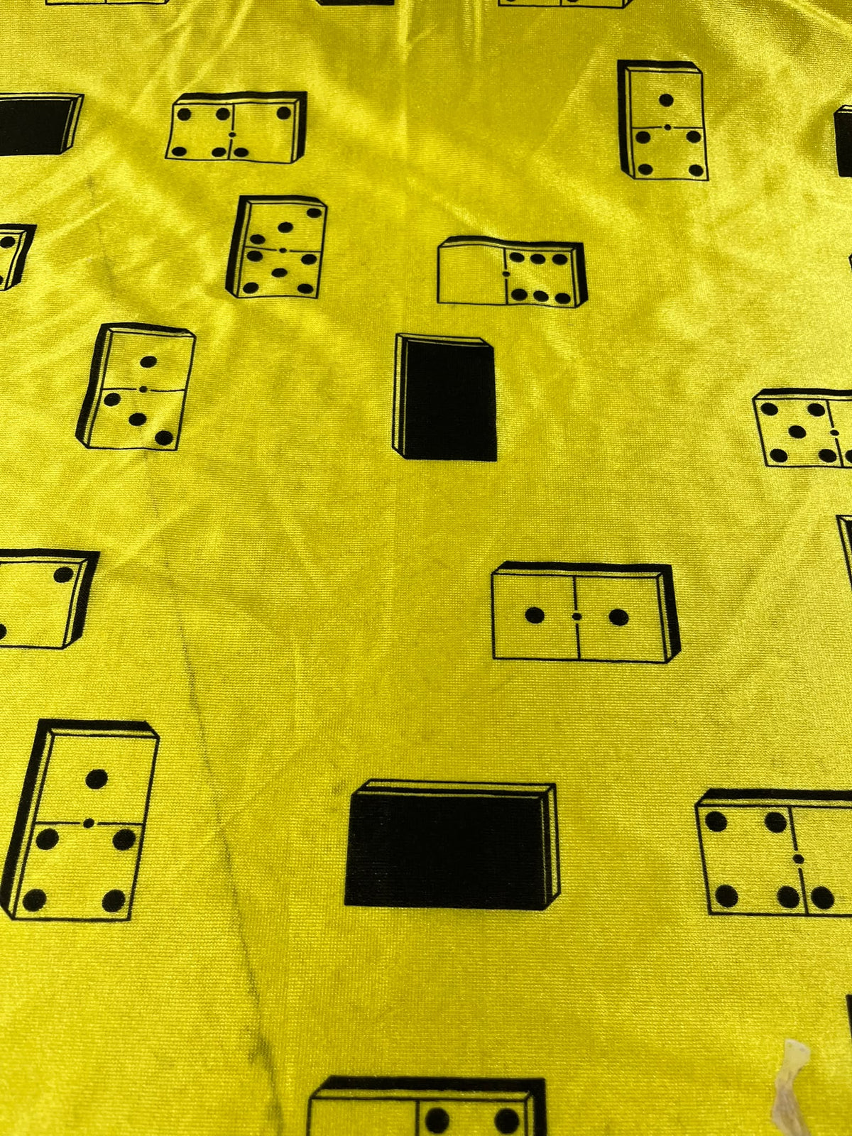 Rasete Dominó Amarillo y Negro - detalle estampado fichas