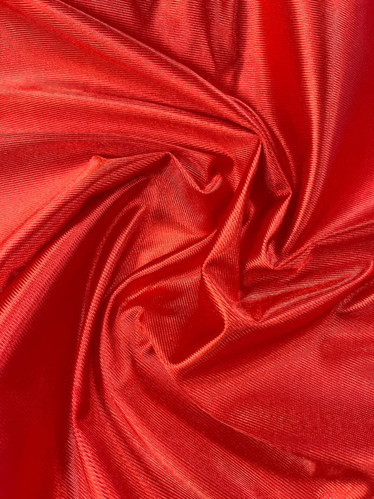 Rasete Rojo - brillo satinado y caída fluida del tejido