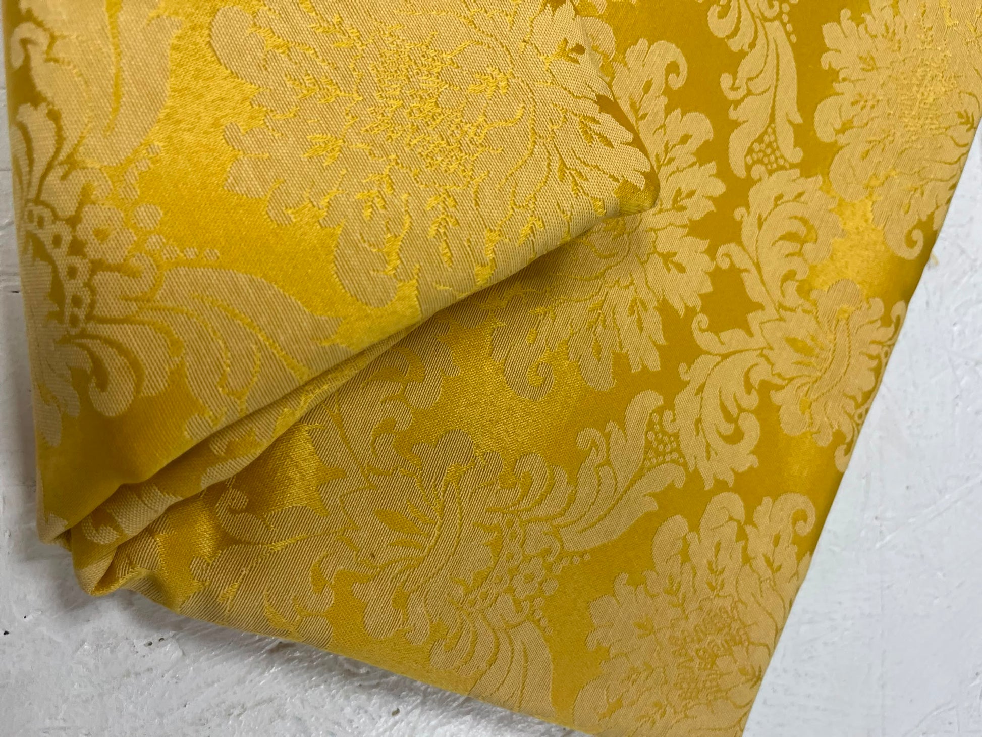 Retal Damasco Dorado 1,46m - estampado floral barroco