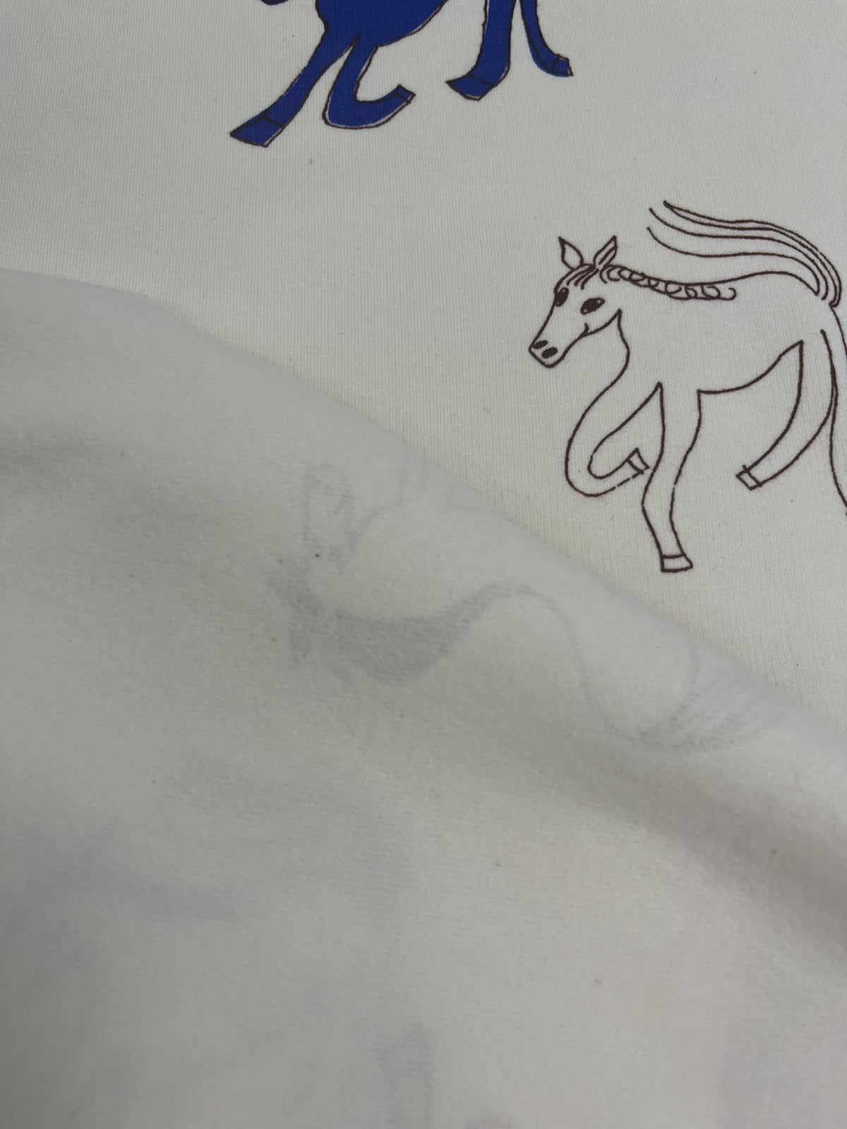Sudadera caballos folk - detalle caballito contorno