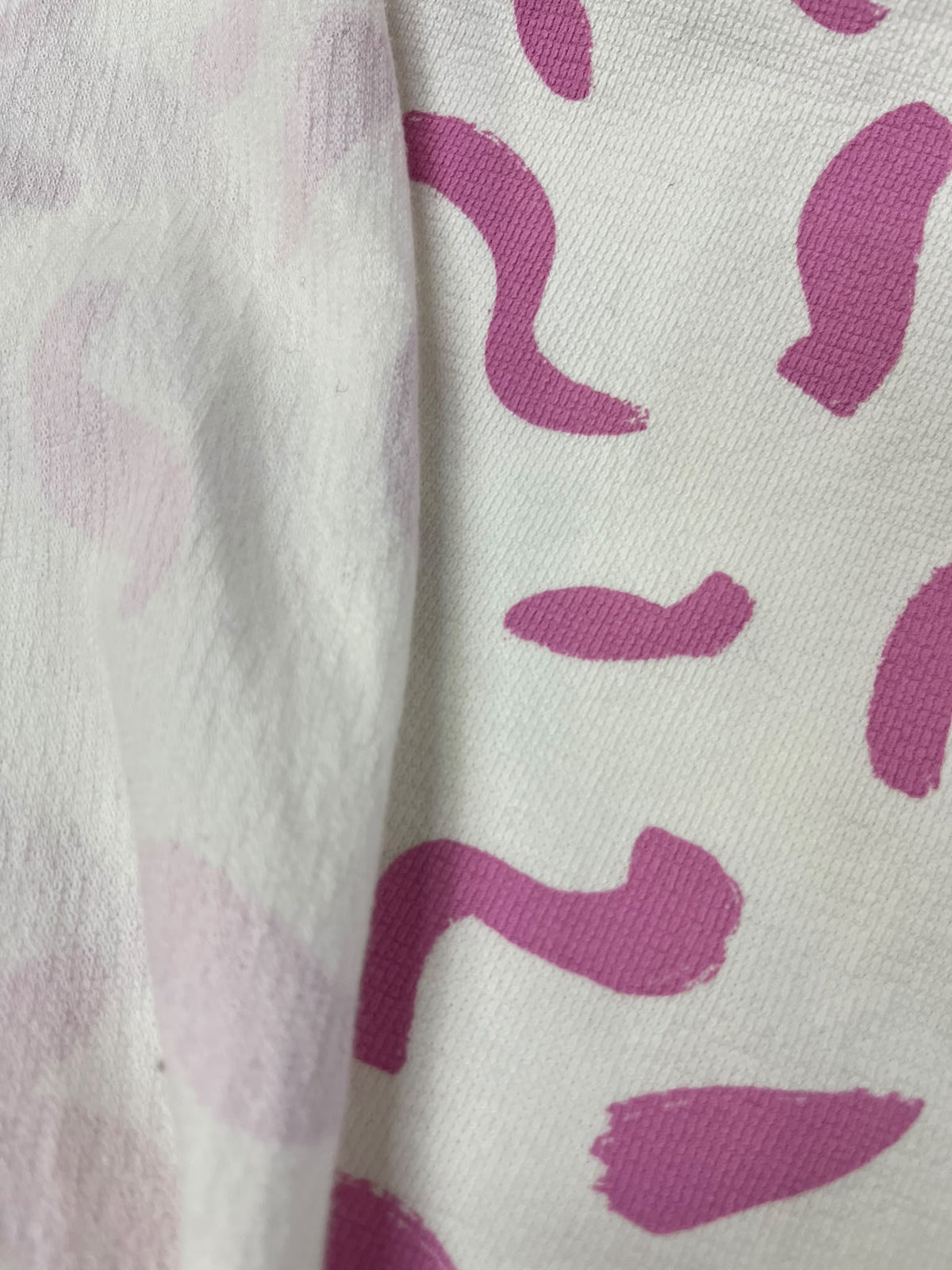 Sudadera Manchas Rosa Blanco - detalle reverso rizo y cara exterior